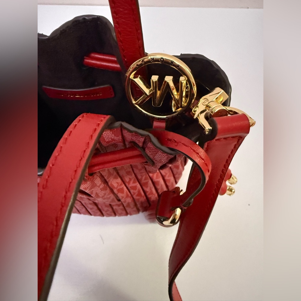 Michael Kors Willa Bucket‎ Bag EUC - Picture 7 of 11